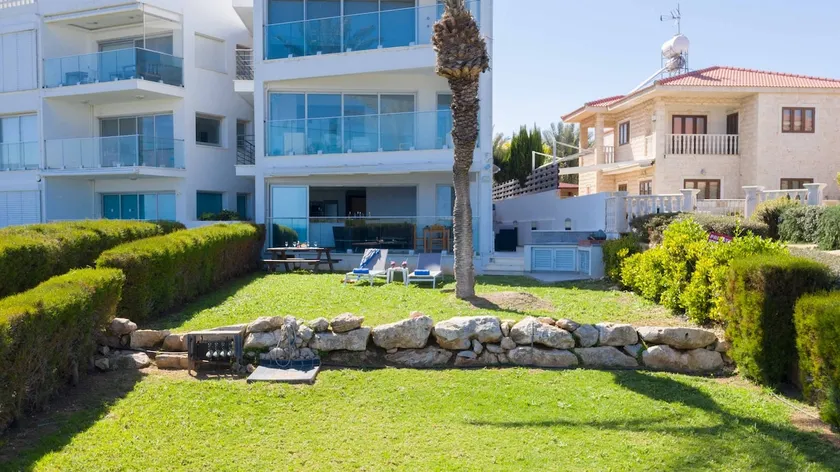 Apartment Trident 4 - Image 1