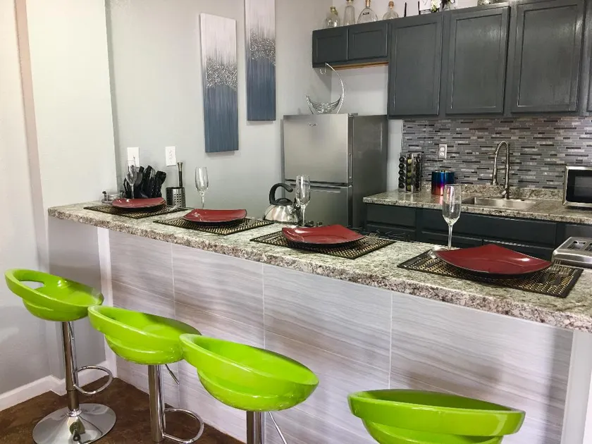 Newly Remodeled Downtown Private Studio on Monroe - Image 1
