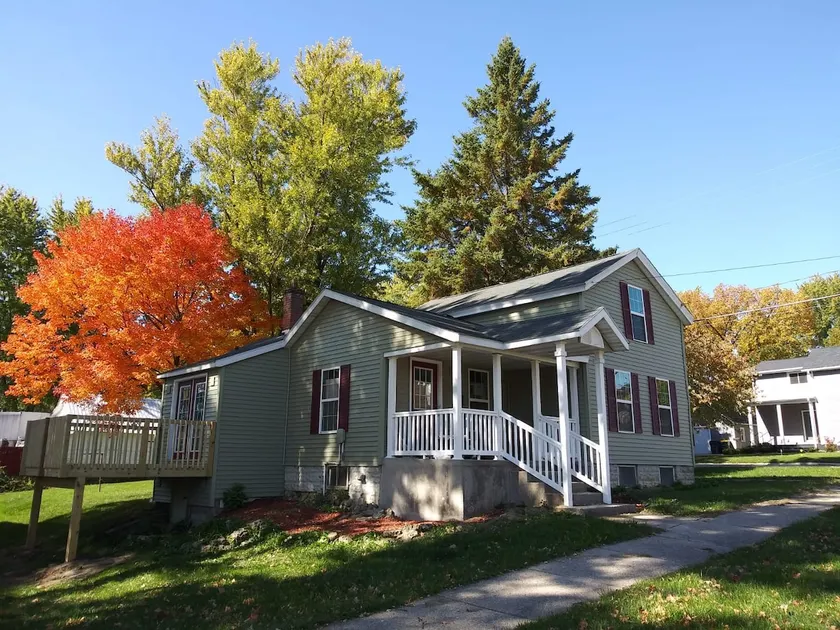 Close to historic downtown - Image 1