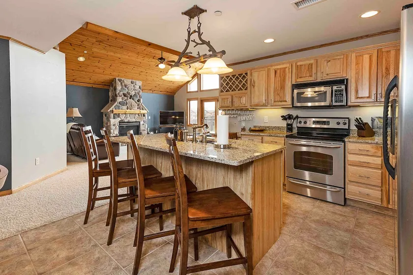 Lakefront Golf Resort Condo, Pool and Hot tub - Image 1