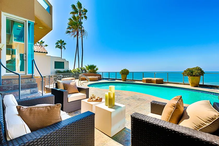9,000 sq ft Celebrity Oceanfront Estate, La Jolla - Image 1