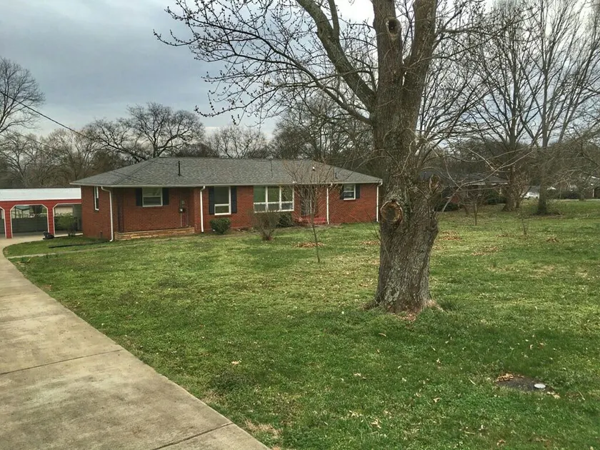 Between Flatt & Scruggs - Image 1