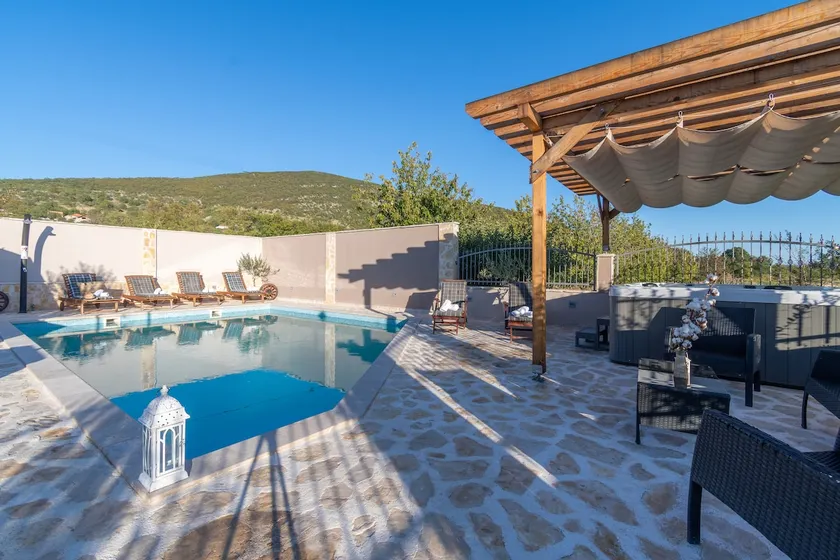 Holiday house near SPLIT ”Villa Mirko” - Image 1