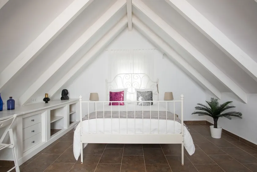 Cozy Loft with private footpath to the Beach - Image 1