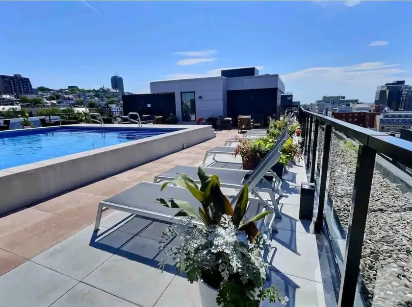 Downtown Quebec City condo, swimming pool (in summer) - Image 1
