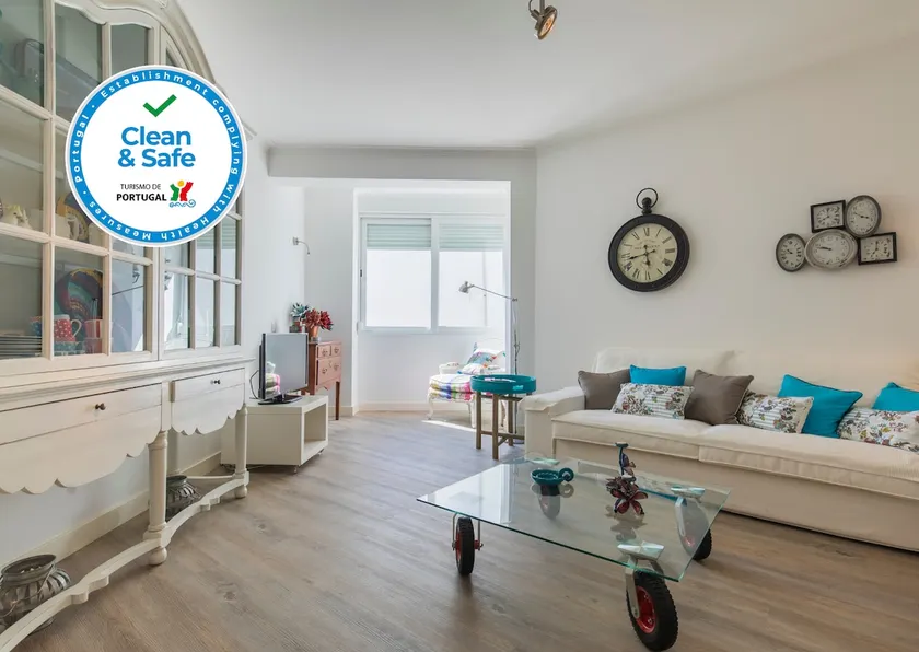 Cozy Seaview Apartment - Image 1