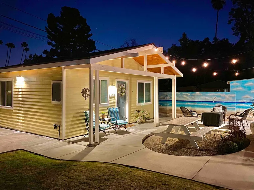 SoCal Daze, a Cozy Bungalow + Parking, Patio, BBQ - Image 1
