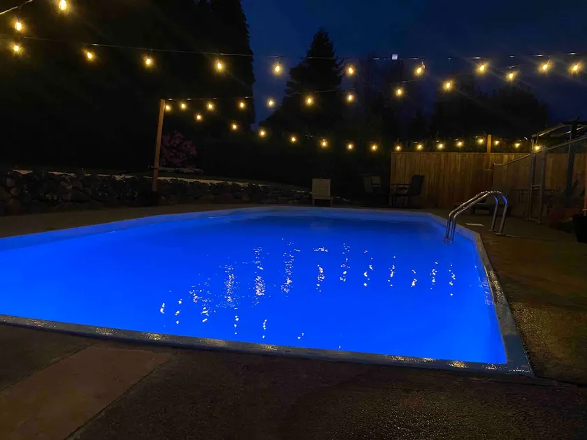 Amazing Location with Outdoor Pool 5bedroom 2bath - Image 1