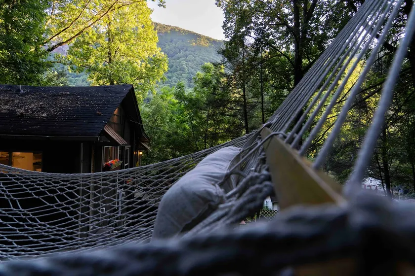 Cozy Mountain Cabin w/ Hot Tub, Fire Pit, & WiFi - Image 1