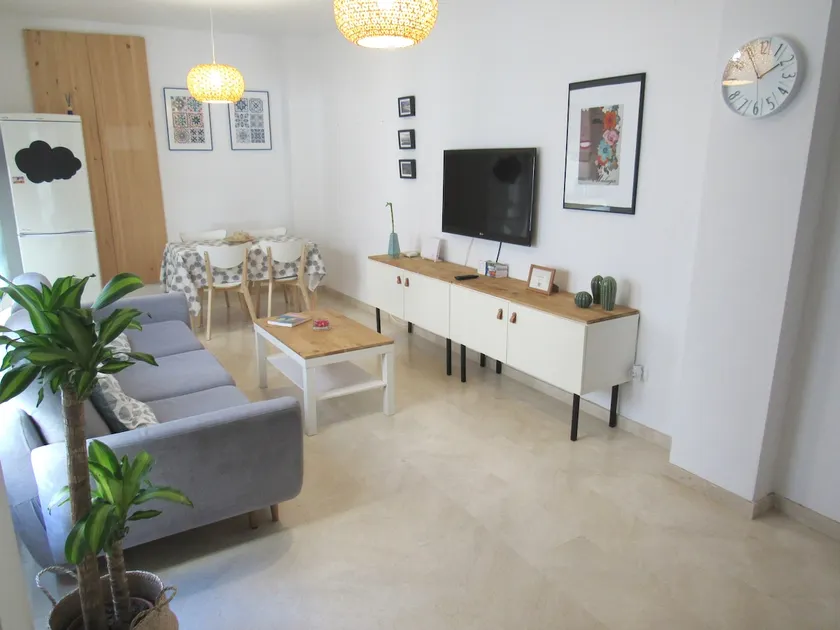 HOMEABOUT LA MERCED PENTHOUSE 20 (4BR 2BT) - Image 1