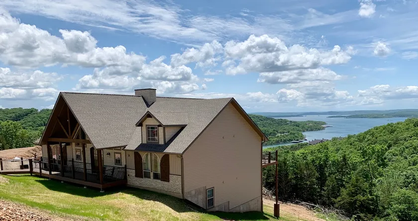 Designer 8 Bed/8.5 Bath Lodge W/Lakeview Sleeps 25 - Image 1