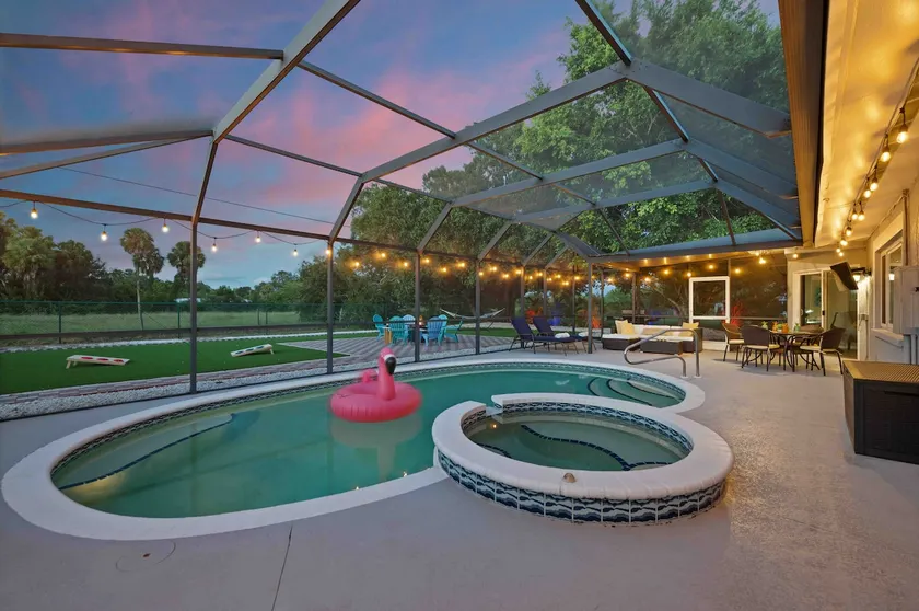 Coastal Home in Sarasota-8min from Siesta Key - Image 1
