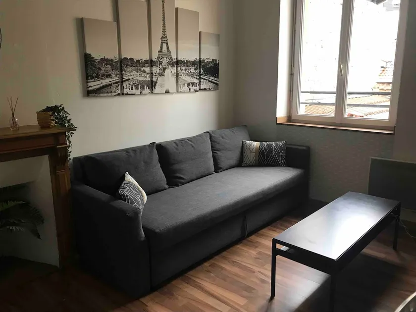 Large 2-room apartment in the Saint-André neighborhood - Image 1