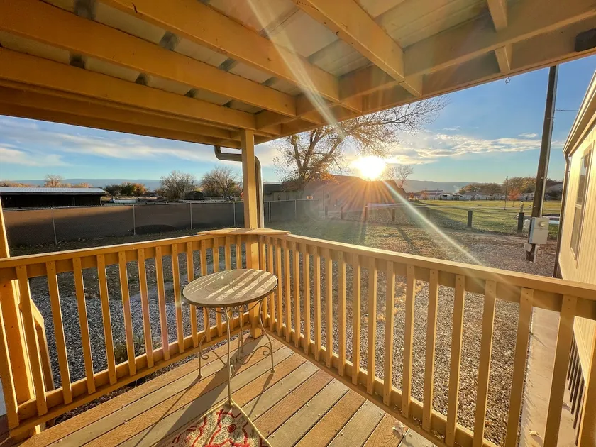 Cozy 3 bedroom Home. Close to it all! - Image 1
