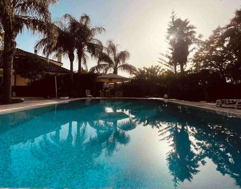 Annex with pool - Image 1