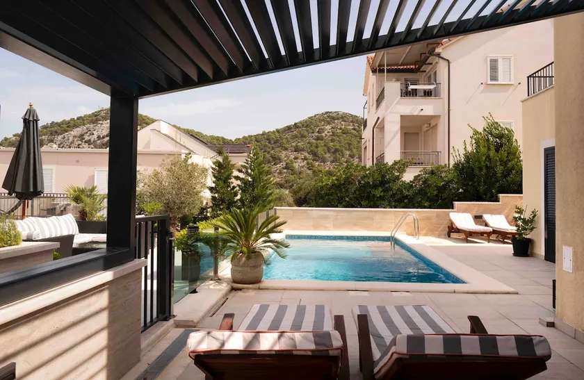 Villa royale with shared pool - Image 1