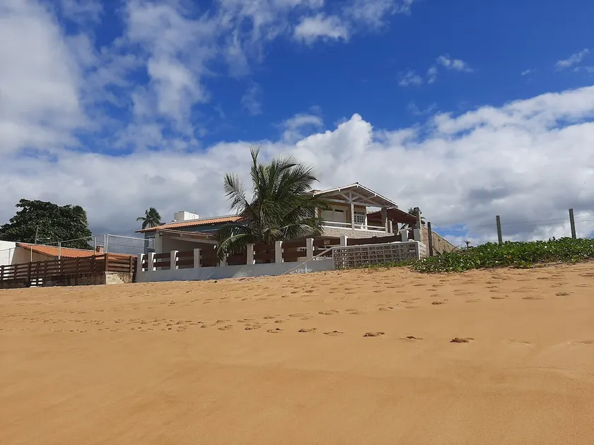 Beachfront house with Jacuzzi - Image 1
