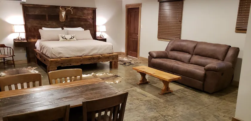 Buck Bungalow - Image 1