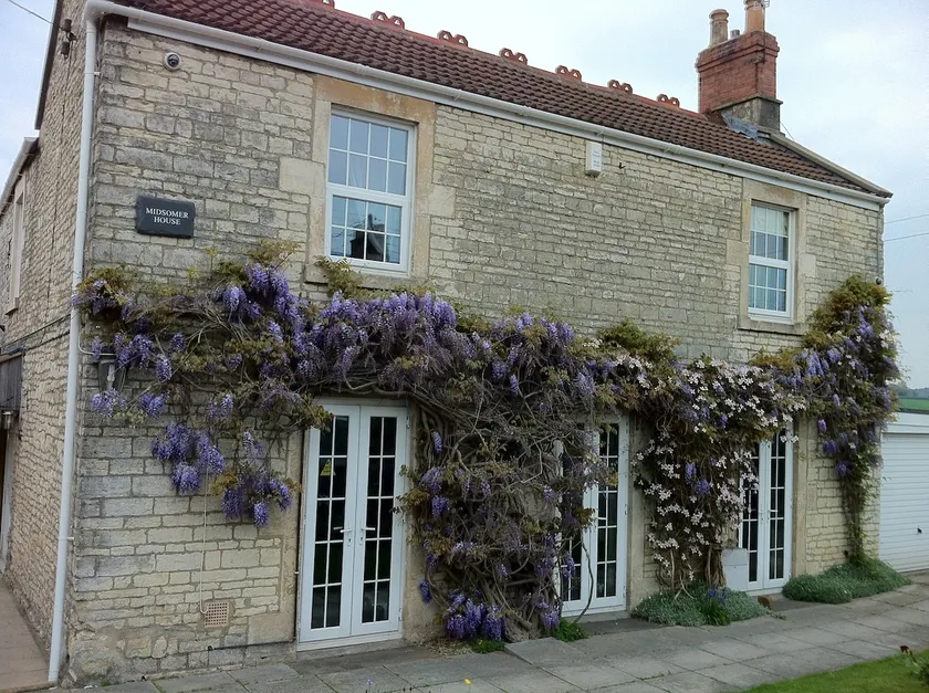 Midsomer Manor, Sleeps 16, Hot Tub, Near Bath - Image 1