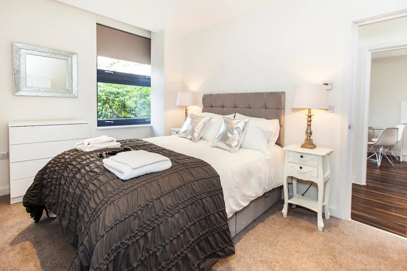 Beautiful 2-bed Apartment in Milton Keynes - Image 1