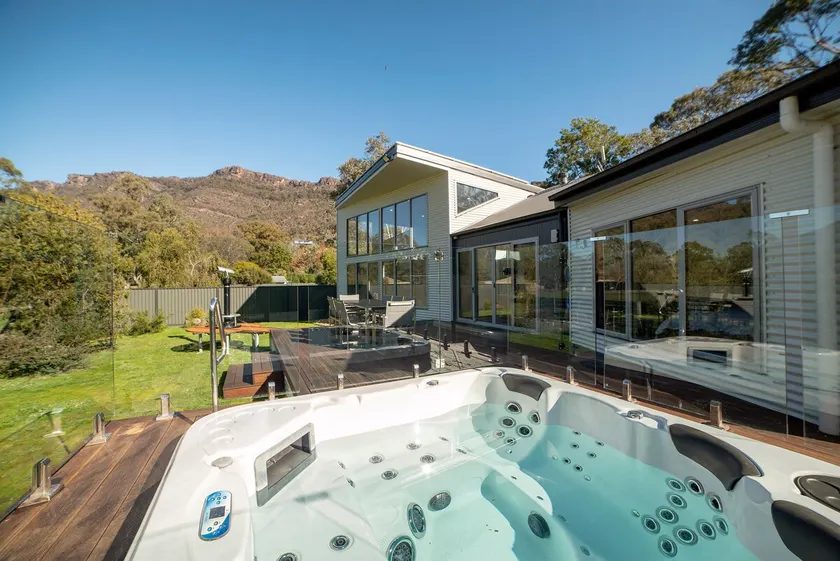 16 Modern 3 BD ♥ Heated Jacuzzi & Firepit ♥ Views - Image 1