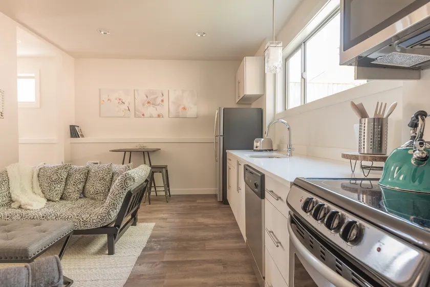 Pet Friendly with Fast Wifi & Easy Parking - Image 1