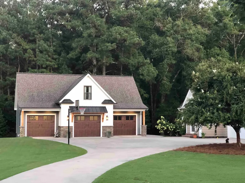 Modern Carriage House - Image 1