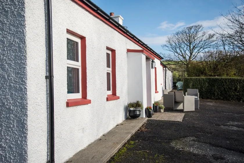 Barney's Lodge - Image 1
