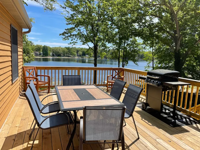 Hart Lake Cottage - Image 1