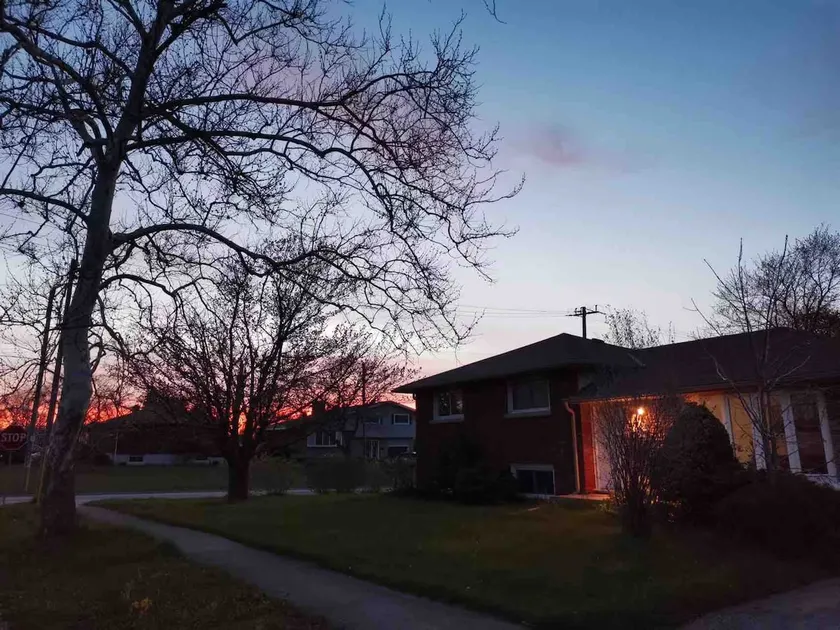 Cozy bungalow with 5 bedrooms nearby Niagara Falls - Image 1