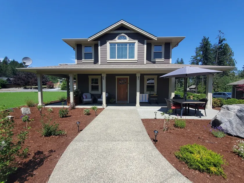 Highland Hideaway in picturesque Shawnigan Lake - Image 1