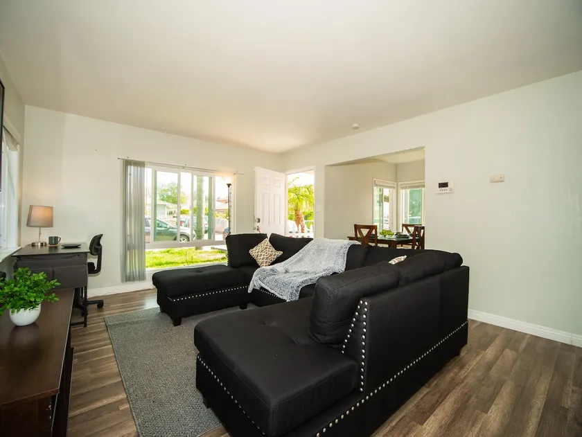 Cozy 3-bedroom house in Long Beach - Image 1