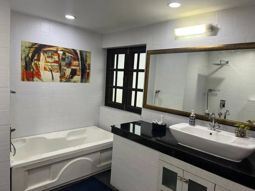 KoKaKi- Luxury 2BHK with Bath-Tub, Free Parking - Image 1