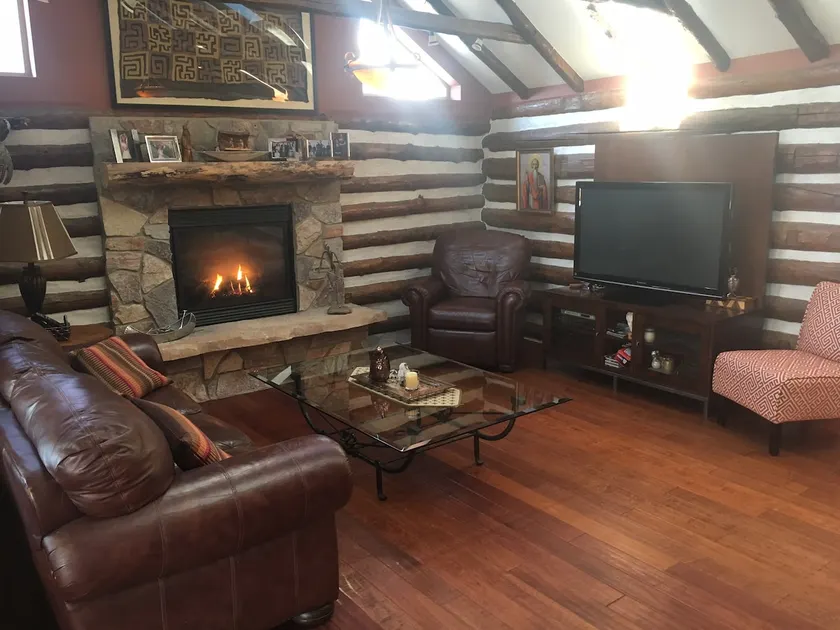 Log Cabin Luxury on a Lake - Image 1