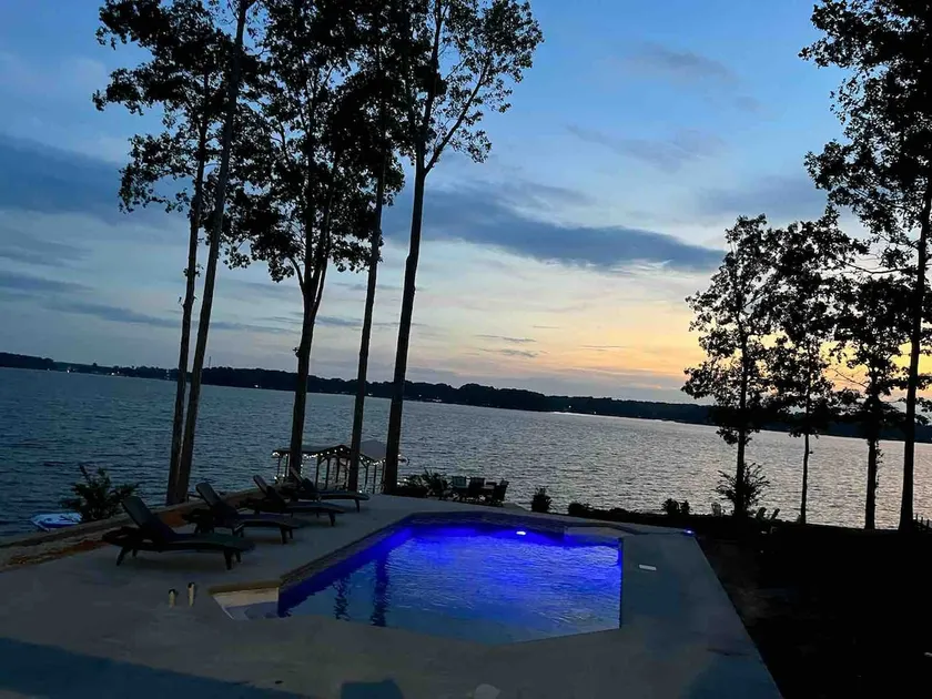 Lakeside Retreat Entire House Inground pool, kayaks, dock - Image 1