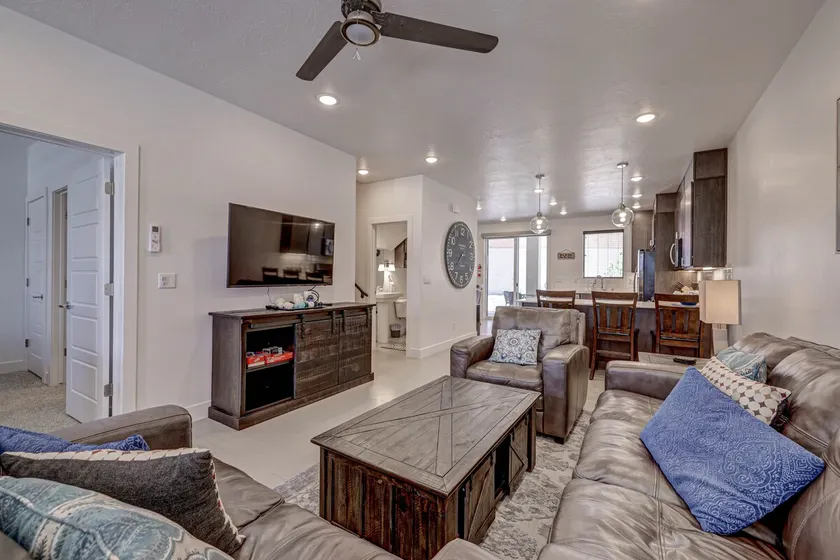 Loft 19 • Heated Pool • Pickle Ball • Trails - Image 1
