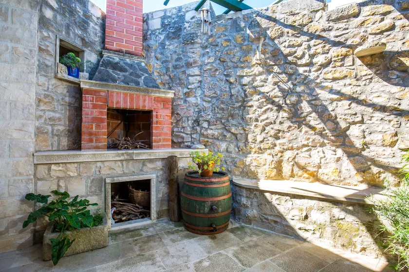 Visilo Heritage Stone House - A 300-year-old Legacy in the Heart of Pučišća - Image 1