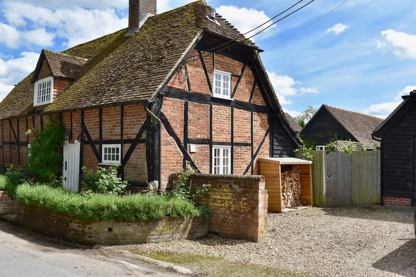 Charming 16th century cottage in rural setting - Image 1