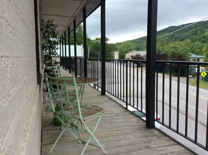 Mitchelltown Apartments-Stay and Vacation - Image 1