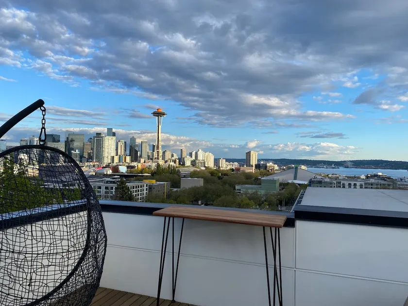 Walk to SeaCtr, See blue angel on rooftop 7/30-8/2 - Image 1