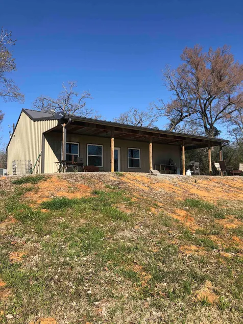 A serene 3 bed cabin tucked away in Leon County. - Image 1