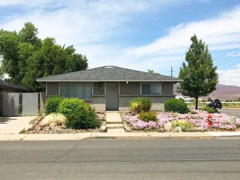 Newly upgraded 2/1 duplex unit -pets $10+/day ext - Image 1