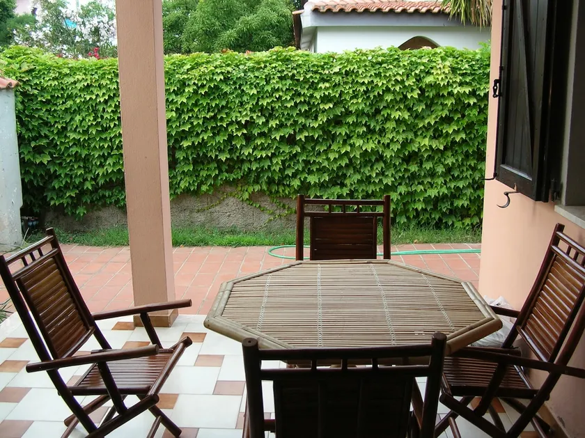 VILLA WITH GARDEN A FEW MINUTES FROM THE SEA - Image 1