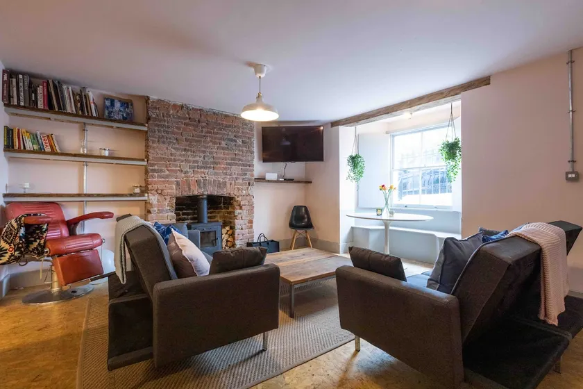 Spacious Open-Plan 1 Bed Apt. in Prime Location - Image 1