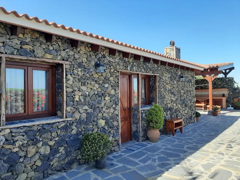 Los Guinderos country house - Image 1