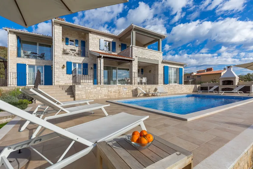 Villa Babudri com Jacuzzi, Piscina Aquecida, Churrasqueira, Vista para o Mar e Chef Privado - Image 1