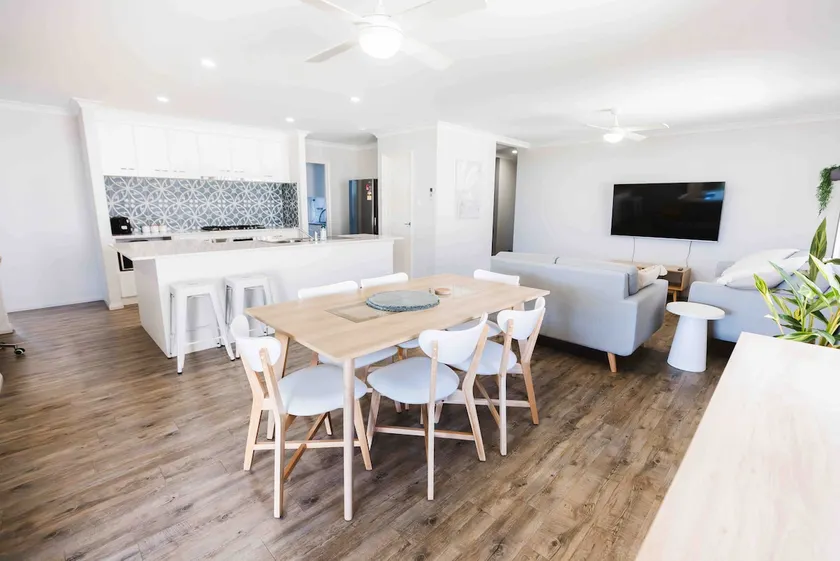 Delight On Dampier - Image 1