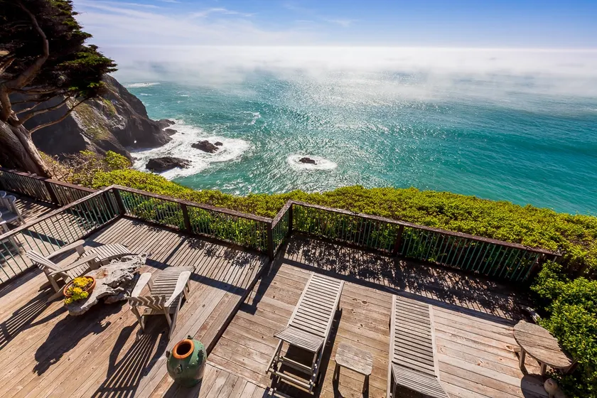 Oceanfront Vacation Home - Spectacular Views; Hot Tub; Wi-Fi. - Image 1