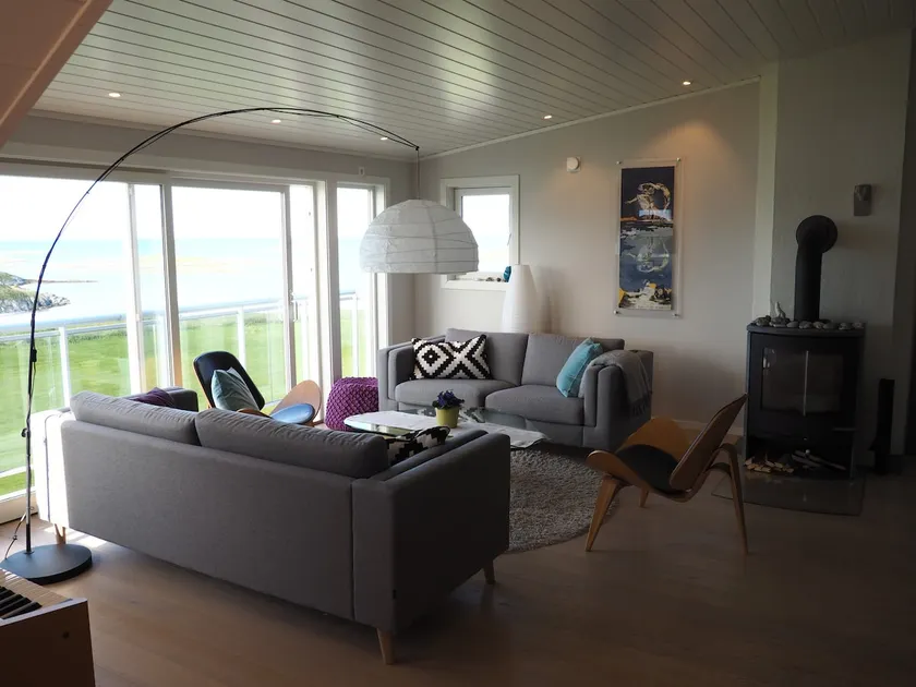 Blue Ocean Apartment - Image 1
