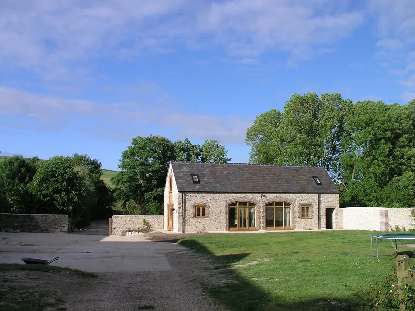Stunning Barn conversion with heated swimming pool - Image 1